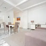 Prime Location Near Vatican City - 1Bed Flat For 4